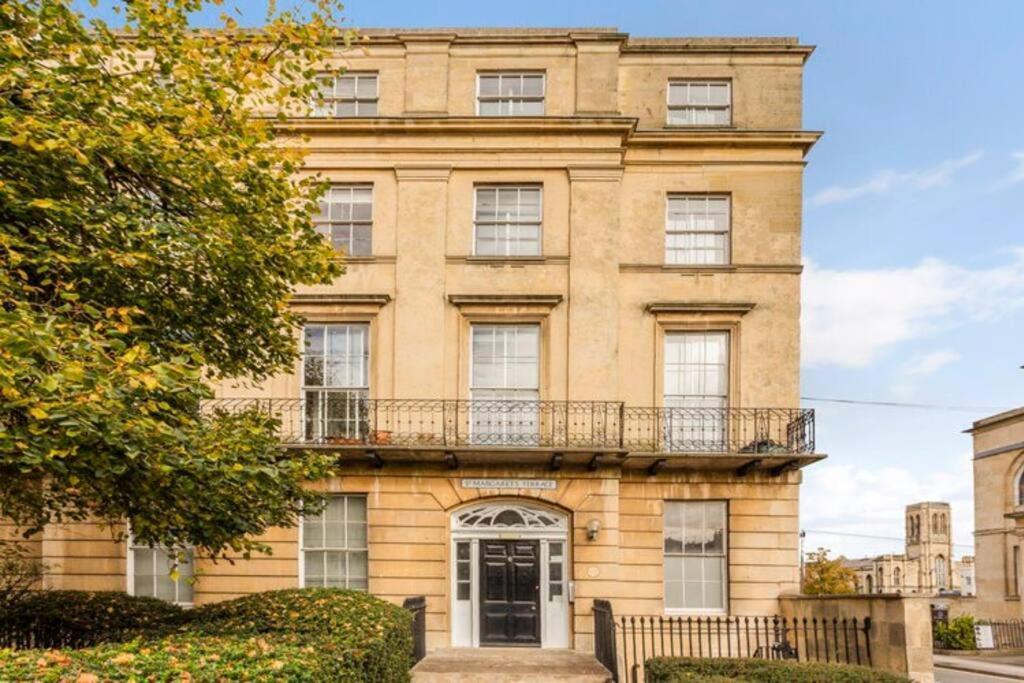 St Marg'S Hideaway; Grade II Listed Luxury Apartment In The Heart Of Cheltenham - Gateway To The Cotswolds! Sleeps 4 - Outdoor Seating And Free Private Parking! Esterno foto